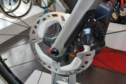 BMC Roadmachine 01 Three Ultegra Di2 Disc 12v Vélo De Course 2022 -Route Sales 2023 bmc roadmachine 01 three ultegra di2 disc 12v velo de course 2022 4