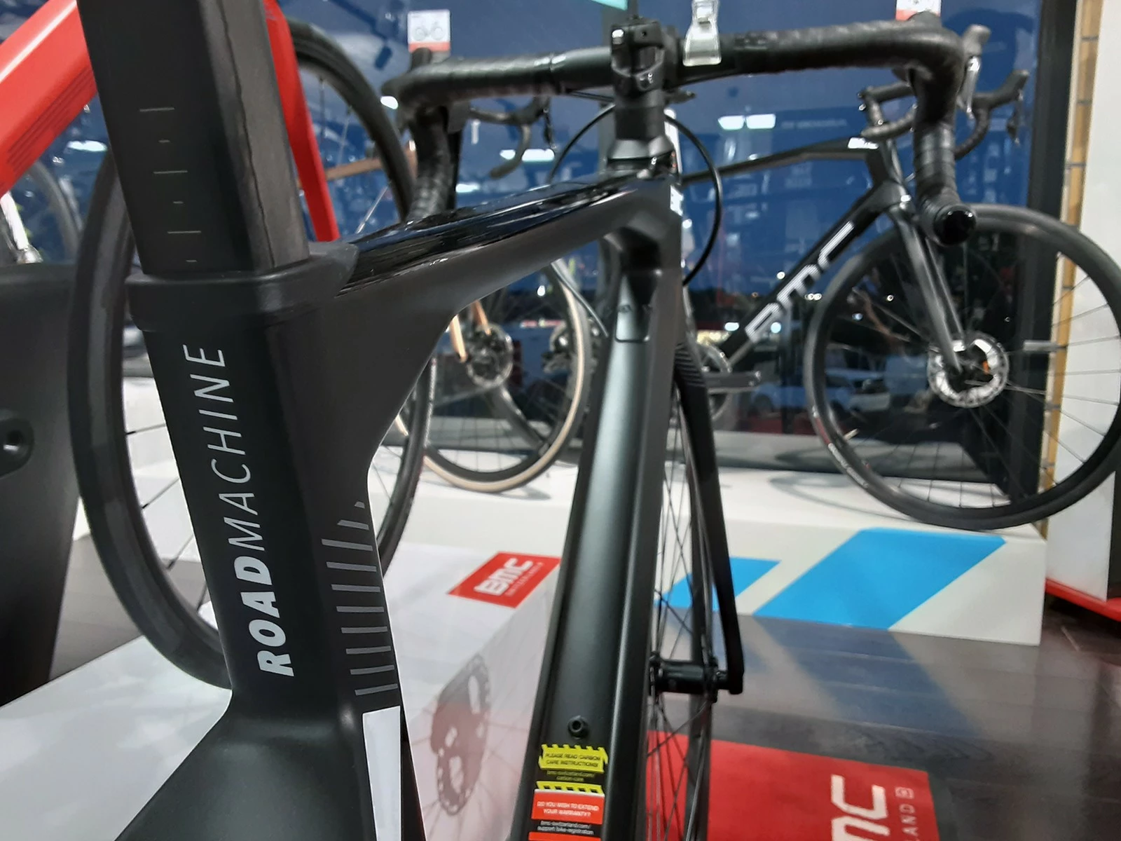 BMC Roadmachine Three Ultegra Di2 Disc 12v Vélo De Route 2022 6 BMC Roadmachine Three Ultegra Di2 Disc 12v Vélo De Route 2022 – Image 4