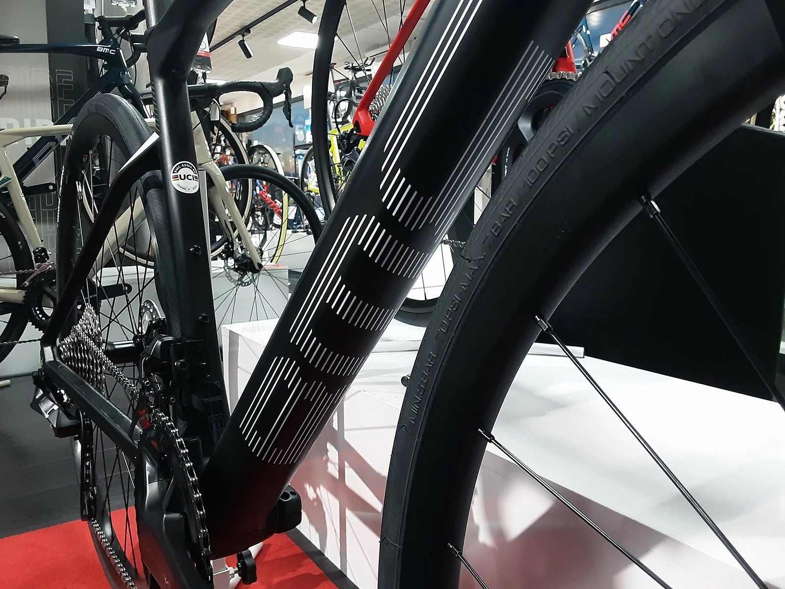 BMC Roadmachine Three Ultegra Di2 Disc 12v Vélo De Route 2022 7 BMC Roadmachine Three Ultegra Di2 Disc 12v Vélo De Route 2022 – Image 5