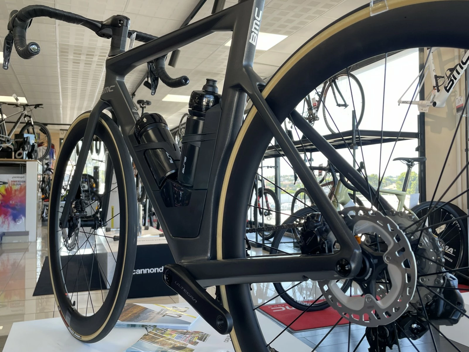 BMC Timemachine Road 01 Two Ultegra Di2 Disc 12v Vélo De Route Aéro 2022 10 BMC Timemachine Road 01 Two Ultegra Di2 Disc 12v Vélo De Route Aéro 2022 – Image 8