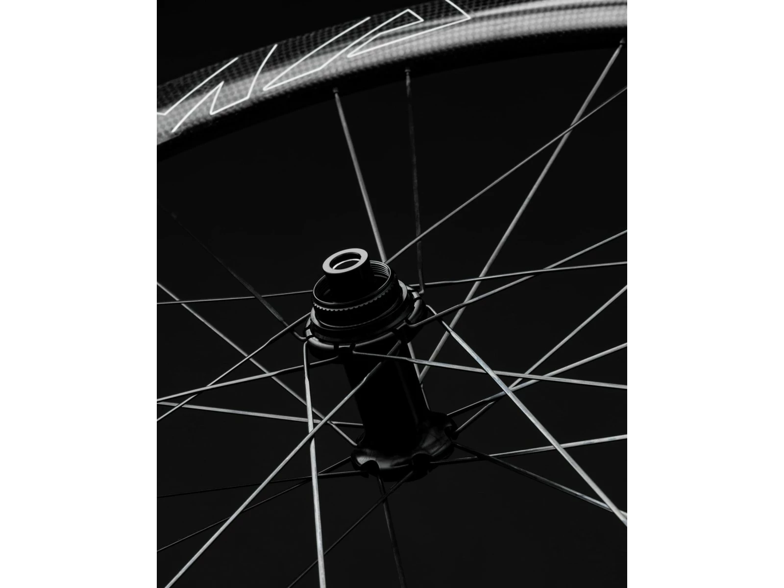 CORIMA Essentia 40 Roues Carbone 40mm Disques/tubeless Ready 2023 14 CORIMA Essentia 40 Roues Carbone 40mm Disques/tubeless Ready 2023 – Image 12