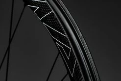 CORIMA Essentia 40 Roues Carbone 40mm Disques/tubeless Ready 2023 22 CORIMA Essentia 40 Roues Carbone 40mm Disques/tubeless Ready 2023 -Route Sales 2023 corima essentia 40 roues carbone 40mm disquestubeless ready 2023 4