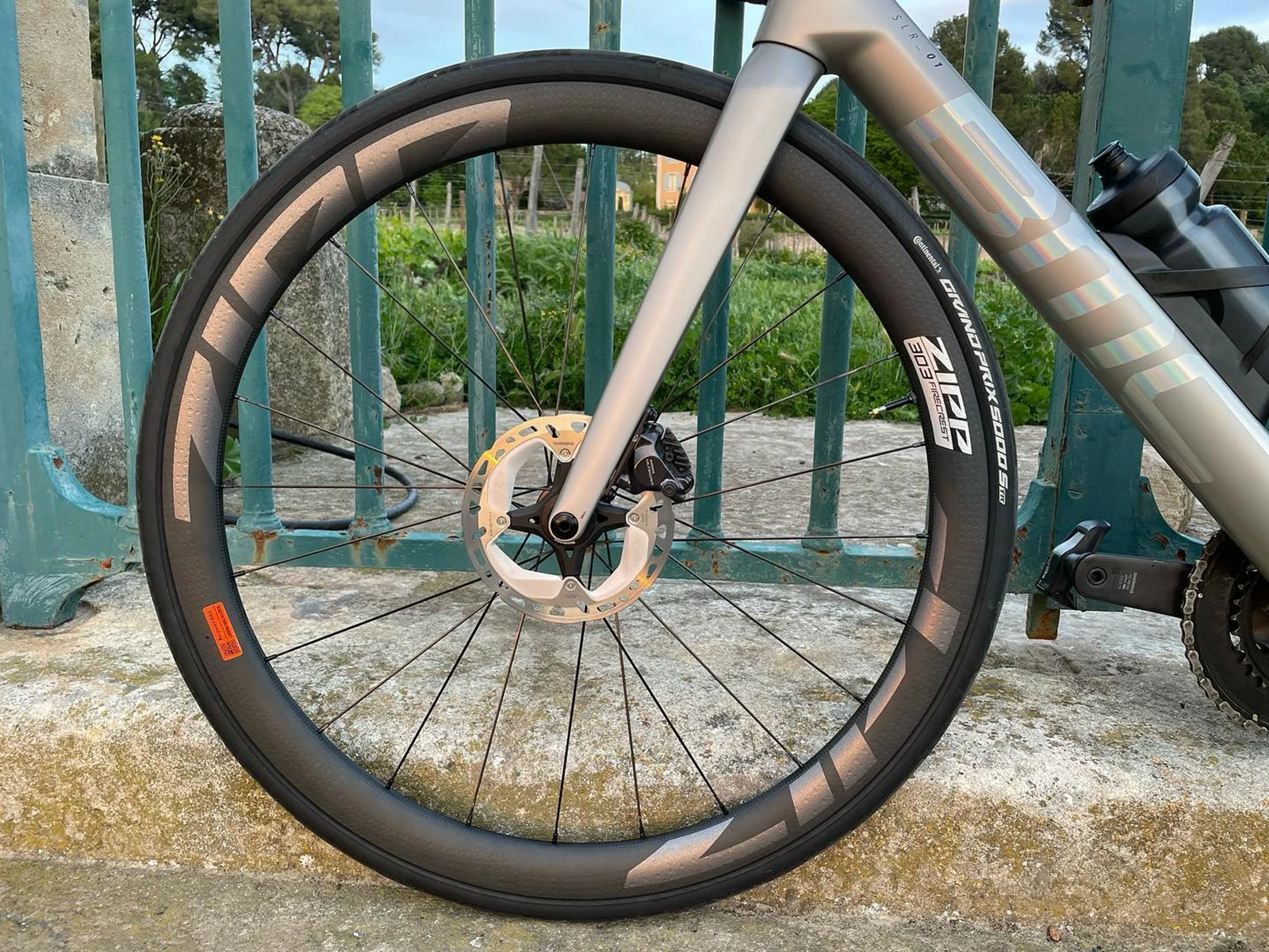 ZIPP 303 Firecrest Disc Roues Carbone 40mm Disque Pneu Tubeless 2023 4 ZIPP 303 Firecrest Disc Roues Carbone 40mm Disque Pneu Tubeless 2023 – Image 2