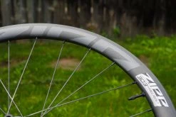 ZIPP 303 Firecrest Disc Roues Carbone 40mm Disque Pneu Tubeless 2023 22 ZIPP 303 Firecrest Disc Roues Carbone 40mm Disque Pneu Tubeless 2023 -Route Sales 2023 zipp 303 firecrest roues carbone 40mm disques tubeless 2022 8